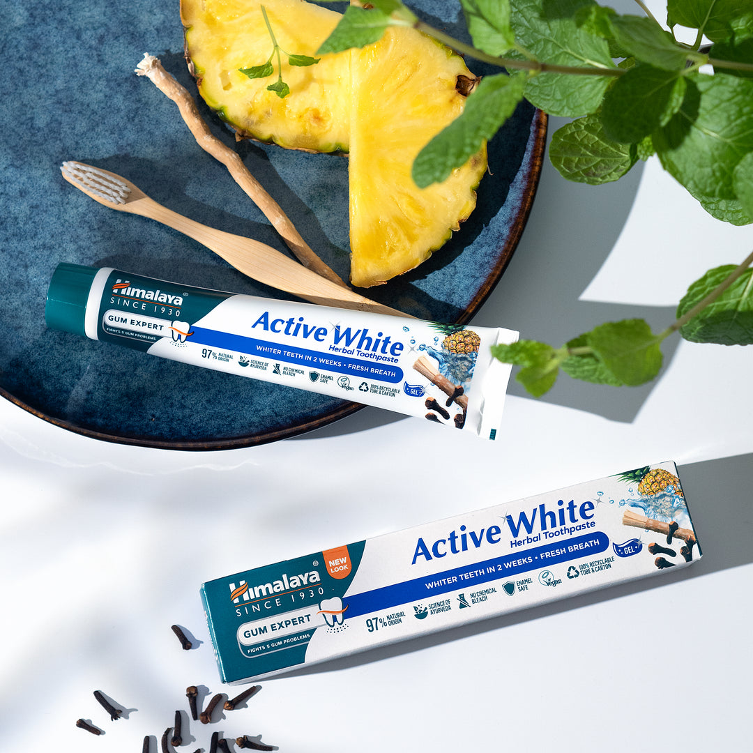 Active White fogfehérítő és frissítő gyógynövényes fogkrémgél